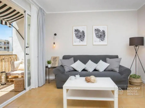 Cosy 3-bedroom apartment for 6-8 people just 50m from the beach