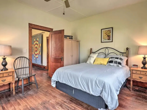 Cozy Home w/ Views < 1 Mi to Lake Junaluska!