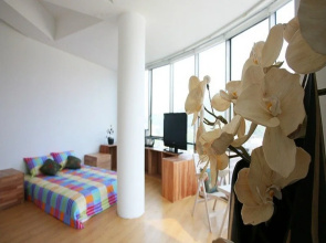Circle & Arc Guesthouse