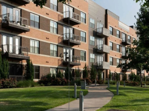 Design District Apts Near Market Ctr by Frontdesk