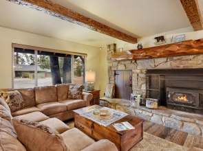 2080-eagle Point Lodge 4 Bedroom Home by RedAwning
