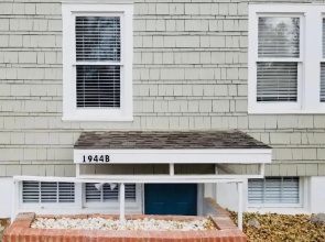 Inviting Bungalow Next to UNC - Free cruiser bikes!