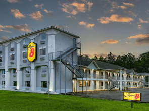 Super 8 by Wyndham Moss Point