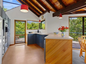 The Tree House - Akaroa Holiday Home