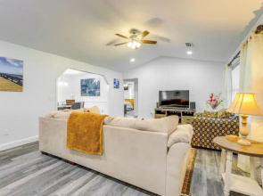 Modern Ocala Oasis w/ Fire Pit + Gas Grill!