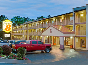 Super 8 by Wyndham Laurel