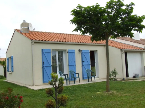 Une sympathique maison de vacances aux volets bleus
