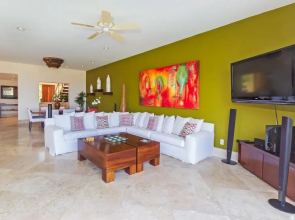 Sunny Vacation Villa 79