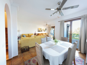 Spacious 4BR Townhouse - Rooftop Terrace