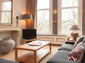 Cosy Canal View apartment