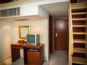 Maritsas Hotel & Suites