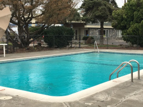 Econo Lodge Inn & Suites Central