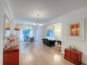 Dasoudi Luxury Beachfront Apartment