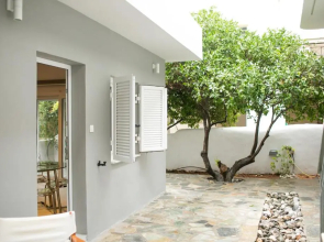 Minimal Residence near the Beach