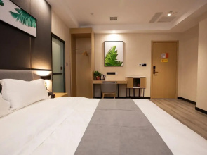 UP and IN Hotel Zhengzhou Erqi District Hanghai West Road Qiliyan Metro Station