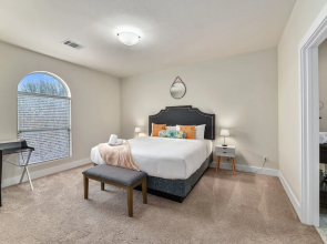 CozySuites Oak Lawn with great rooftop