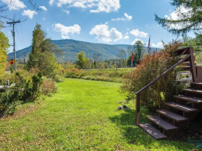 Hunter Hideaway w/ Yard & Deck: 3 Mi to Ski Slopes