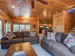 Alpine Nights 3 Bedroom Home with Hot Tub