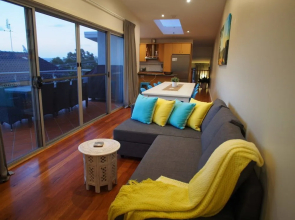 Government Road, 117a 'Pollys' View'