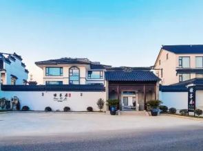 Taihu Qianxi Ju · Hideaway Streamside Secret Realm · Pool Garden Resort Inn