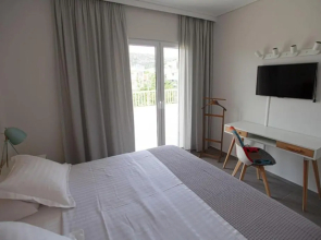 Seaside Renovated Top Floor Apartment