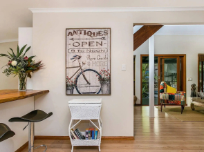 Bottlebrush Cottage