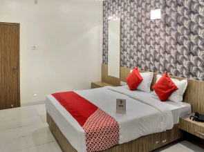 Collection O 11693 Hotel Sunshine