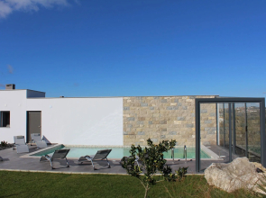 Alluring Villa in Salir de Matos near Coast