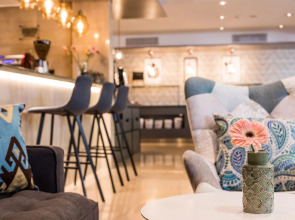 Отель Leonardo Hotel Barcelona Gran Via