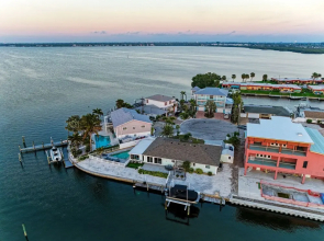 Dolphin Bay 3 Bedroom Home by RedAwning
