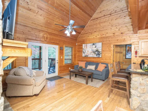Majestic Springs Lodge 3 Bedroom Cabin by RedAwning
