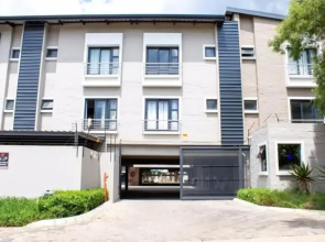 Contemporary Spacious & Comfortable Apartment