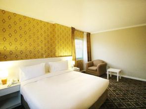 Отель The George Hotel