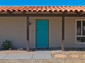 Modern Home w Private Pool Spa Pets Welcome