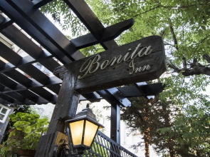 Bonita Inn, Restaurant & Tapas Bar