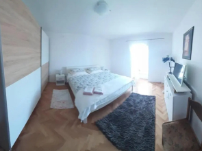 Modern Luxury 2-bedroom apt With Balcony & Patio