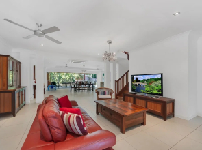 Luxury Home near Marina