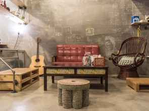 Pier 2 Hostel