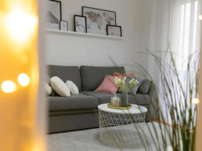 A-11.Cute renovated 1BD-5' metro