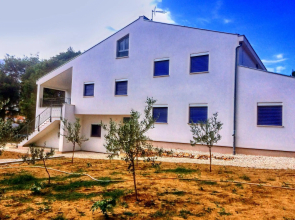 Nice apartment with roofed terrace , 100 m distant from the sea !
