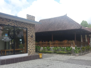 Segara Hotel and Restaurant