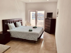 Central Lagos apt With Marina Views Near Beaches