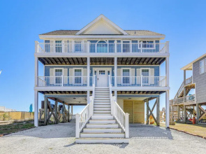Hot Tub & Decks: North Topsail Beach Home