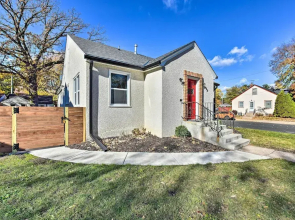 Cozy Home: Wifi, Parking, 5 Mi to Dtwn Mpls!