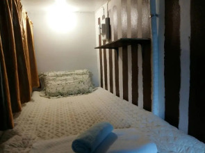 Adchara Mansion - Hostel