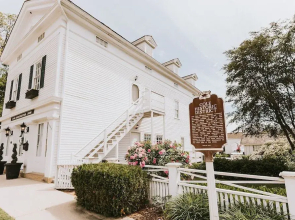 The Rochester Inn, A Historic Hotel
