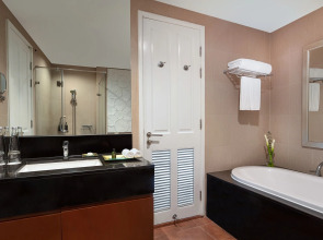 Dusit Suites Hotel Ratchadamri, Bangkok