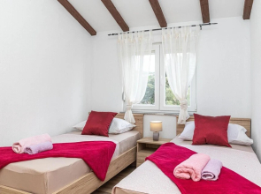 Beautiful Apartment in Sevid With 2 Bedrooms and Wifi