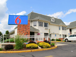 Motel 6 Enfield, CT - Hartford