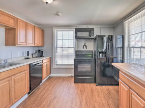 Downtown Canandaigua Apt: 1 Mi to Lake & Pier!